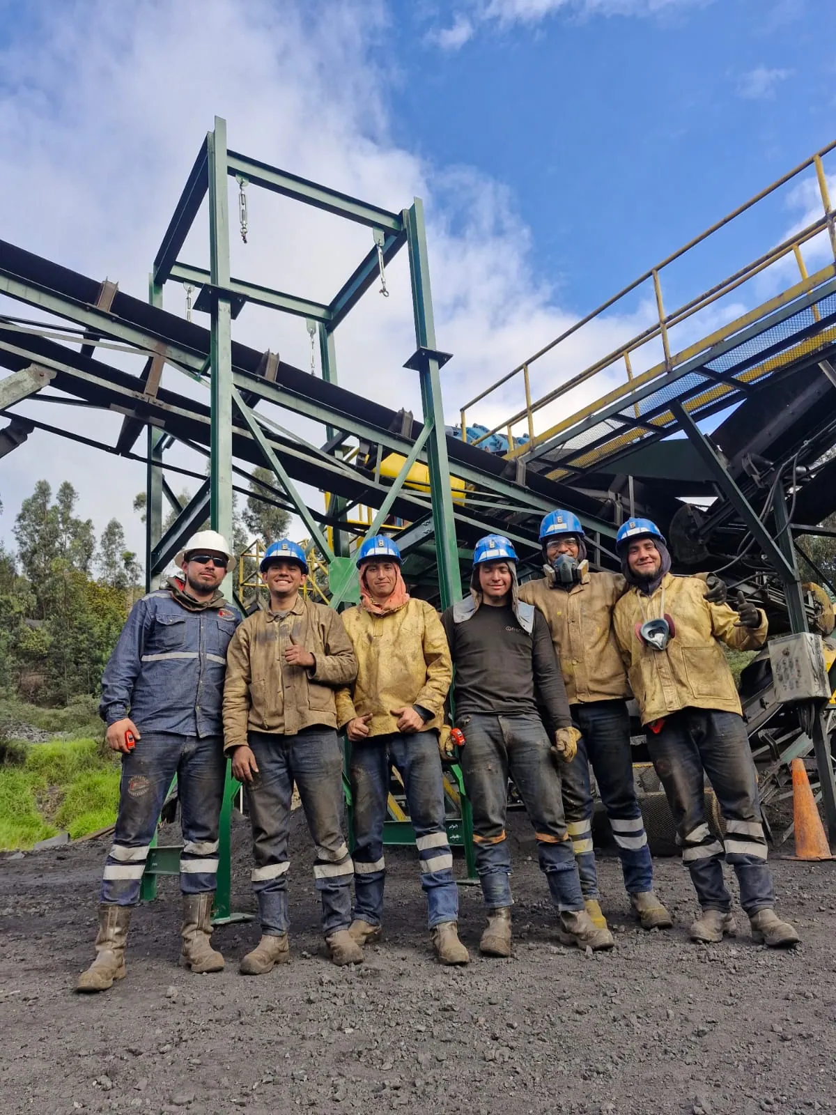 Equipo de Fabricaciones & Montajes Industriales